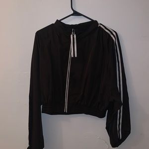 Black crop windbreaker crew neck jacket. Meduim size